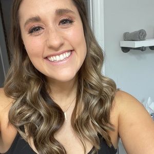 Meet your Posher, Alicia